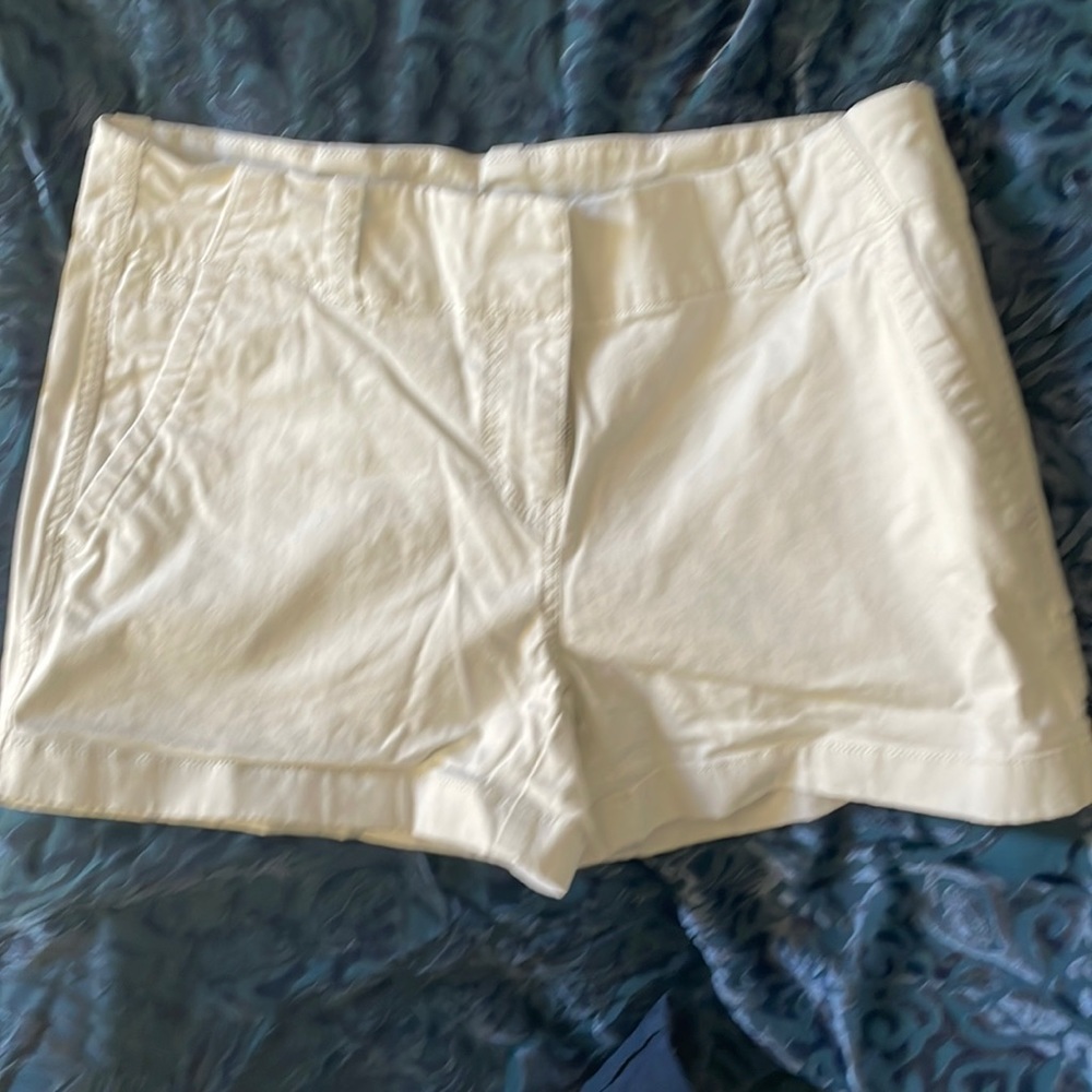 Vineyard vines shorts size 4